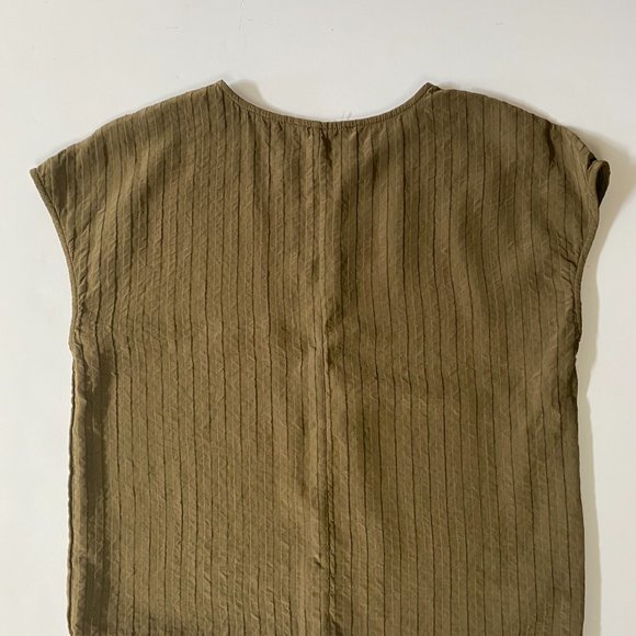 Everlane Boxy Textured Top in Olive Greeen - Picture 3 of 4